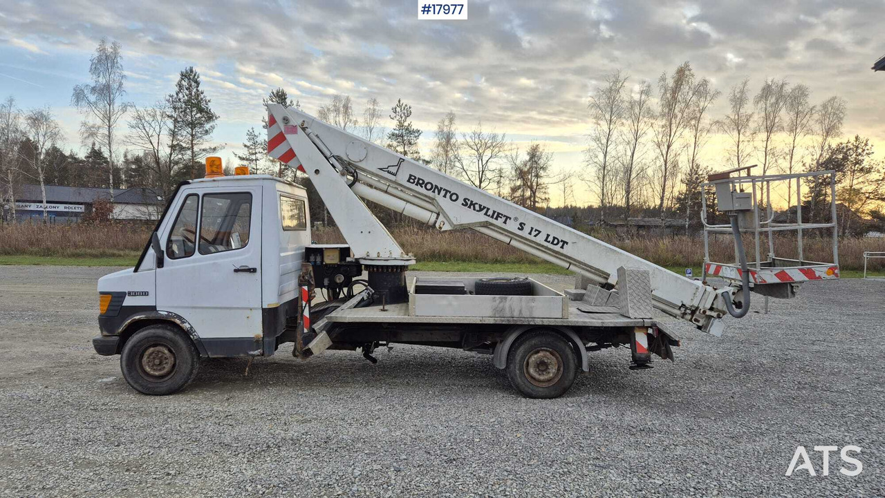 BRONTO SKYLIFT basket lift on Mercedes-Benz 308D chassis (1992) - Billift: bild 4 BRONTO SKYLIFT basket lift on Mercedes-Benz 308D chassis (1992) - Billift: bild 4