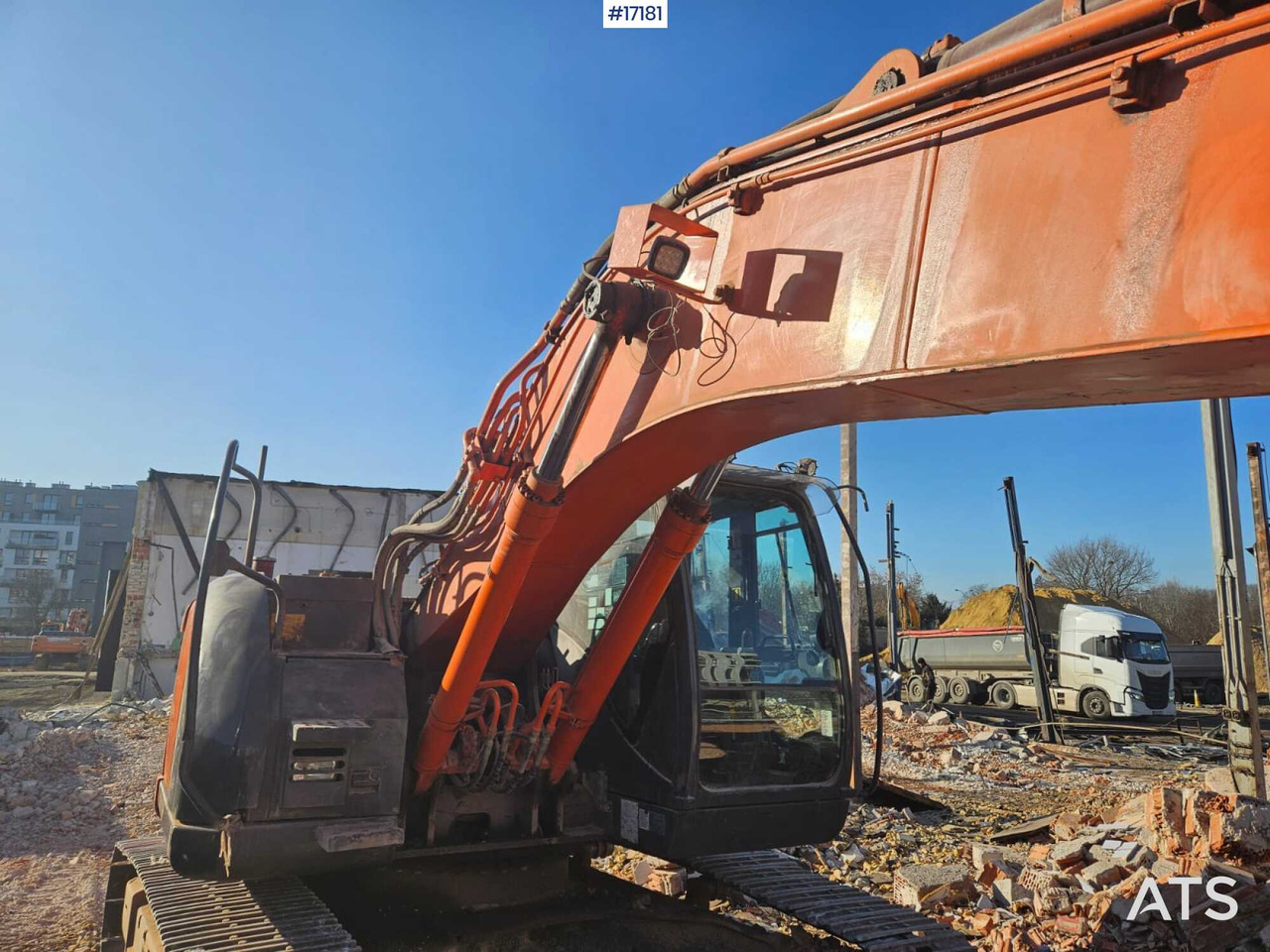 Hydraulic excavator Hitachi ZX225 LC (2013) - Bandgrävare: bild 4 Hydraulic excavator Hitachi ZX225 LC (2013) - Bandgrävare: bild 4