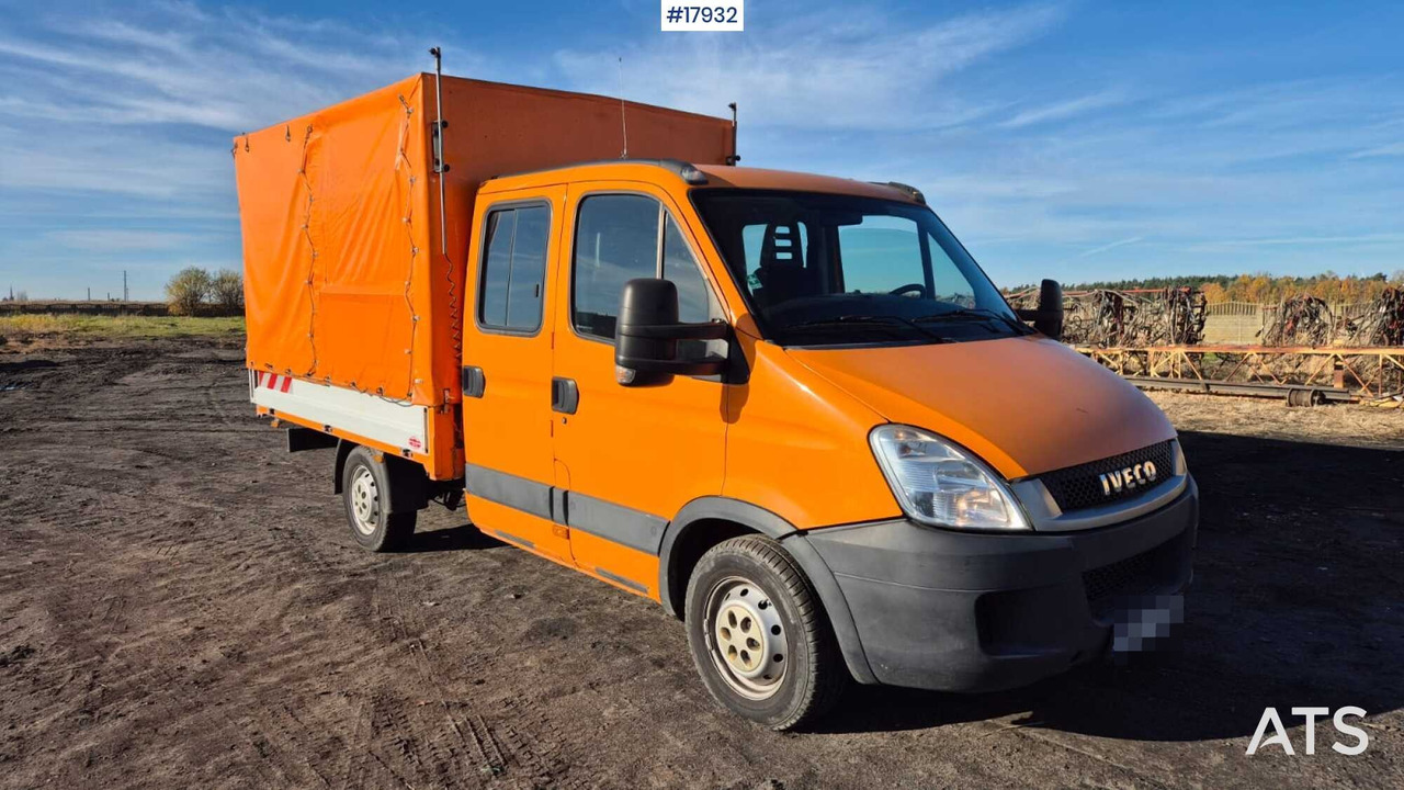 IVECO 35S14D double cab with box body (2011) - Transportbil med kapell, Dubbelhytt transportbil: bild 2 IVECO 35S14D double cab with box body (2011) - Transportbil med kapell, Dubbelhytt transportbil: bild 2