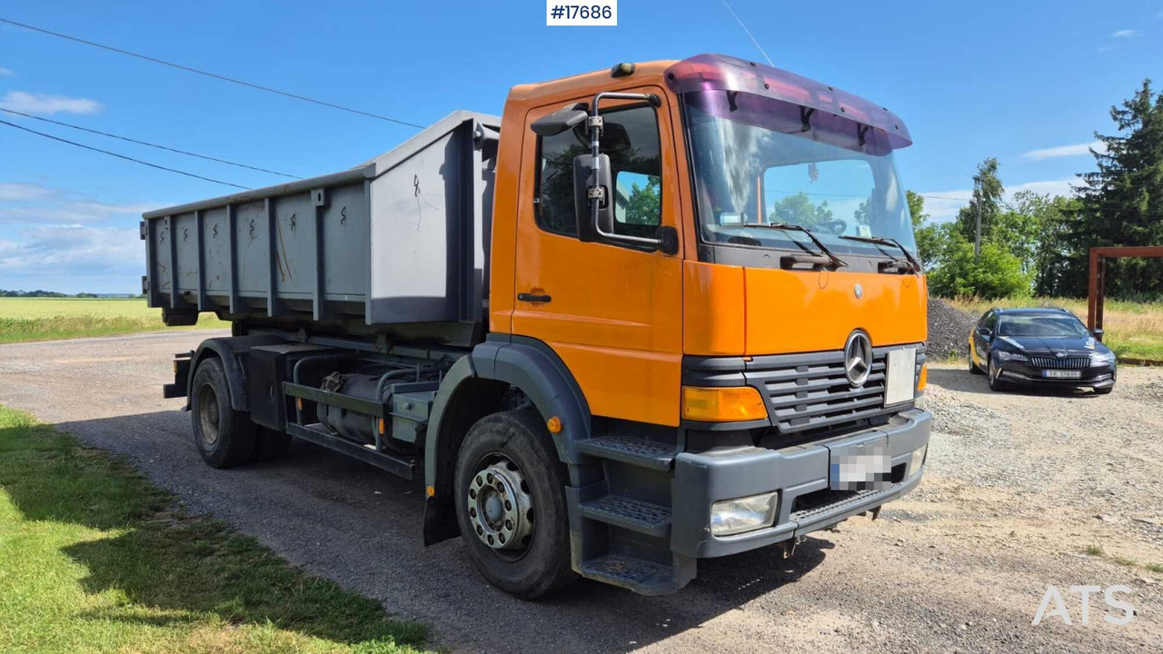 Mercedes-Benz 1828 hooklift (1999) two containers - Lastväxlare lastbil: bild 3 Mercedes-Benz 1828 hooklift (1999) two containers - Lastväxlare lastbil: bild 3