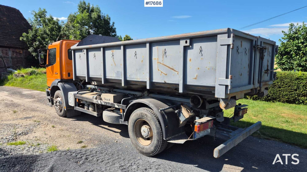 Mercedes-Benz 1828 hooklift (1999) two containers - Lastväxlare lastbil: bild 5 Mercedes-Benz 1828 hooklift (1999) two containers - Lastväxlare lastbil: bild 5