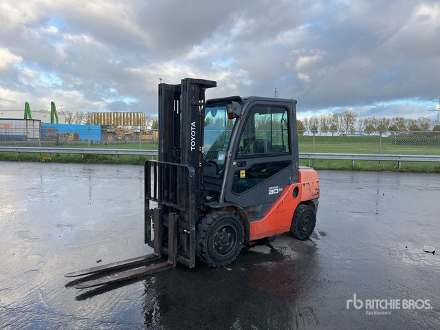 2011 Toyota 52-8FDF30 Forklift - Dieseltruck: bild 1 2011 Toyota 52-8FDF30 Forklift - Dieseltruck: bild 1