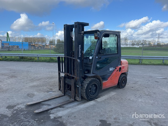 2011 Toyota 52-8FDF30 Forklift - Dieseltruck: bild 2 2011 Toyota 52-8FDF30 Forklift - Dieseltruck: bild 2