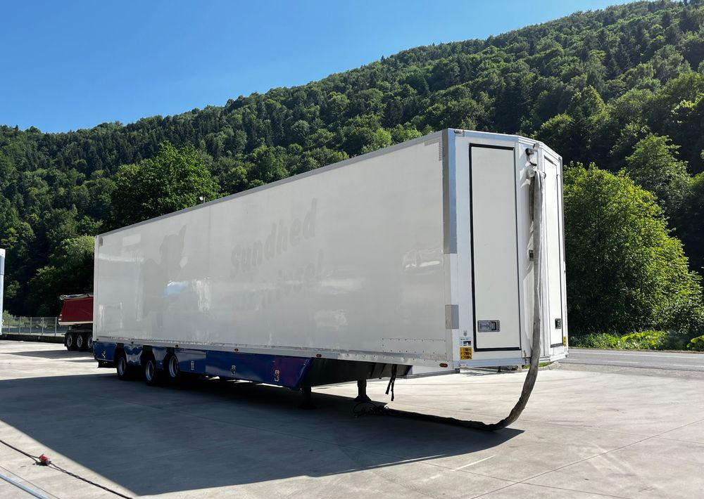 Pezzaioli HMK Industri // Do przewozu zwierząt // 2004 Rok // 3 Pokłady // Waga // Osi skrętne // Oznonacja // - Djurtransport semitrailer: bild 4 Pezzaioli HMK Industri // Do przewozu zwierząt // 2004 Rok // 3 Pokłady // Waga // Osi skrętne // Oznonacja // - Djurtransport semitrailer: bild 4