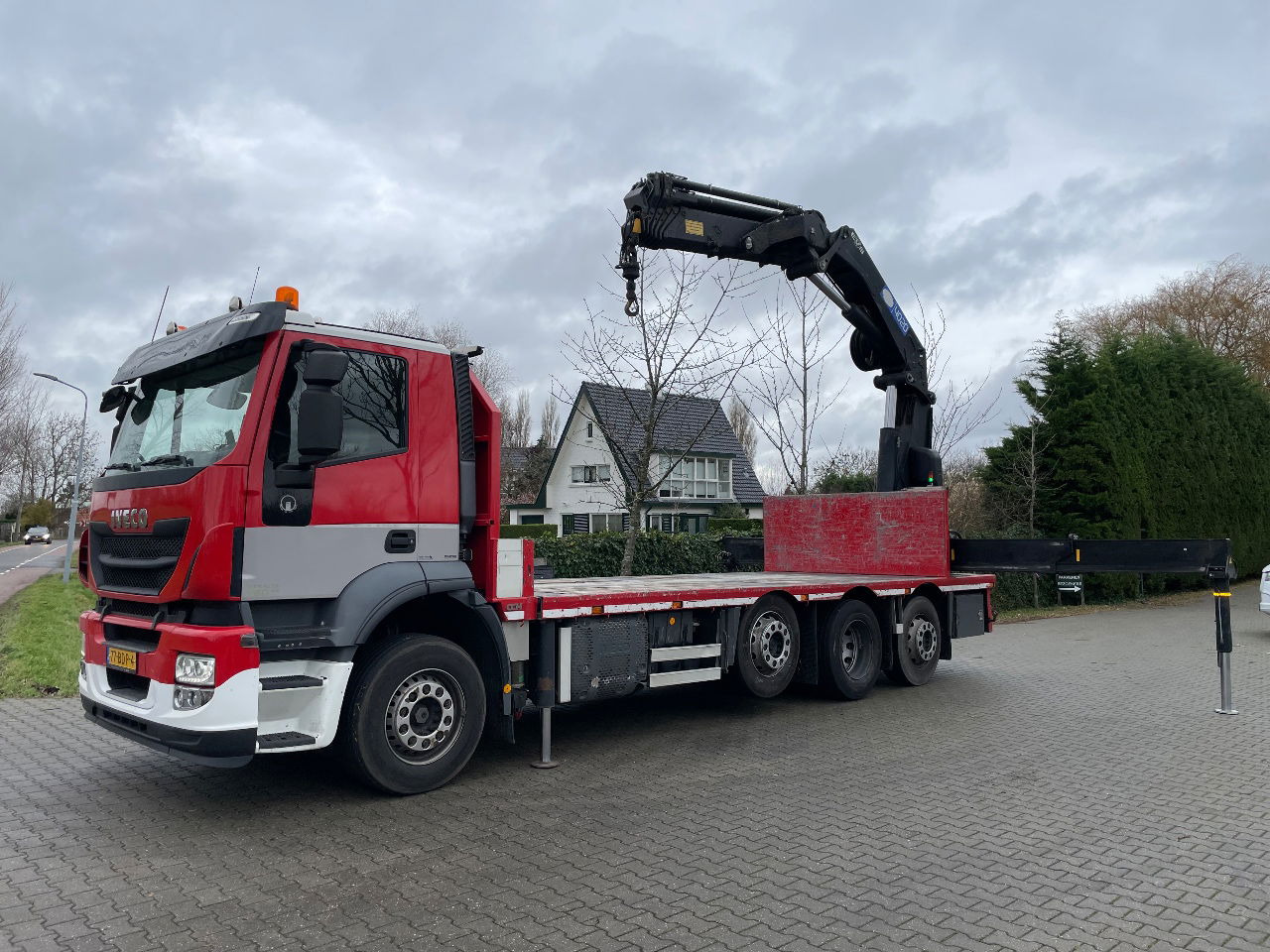 Iveco Stralis 360 with HMF 4020 K5 crane - Kranbil: bild 1 Iveco Stralis 360 with HMF 4020 K5 crane - Kranbil: bild 1