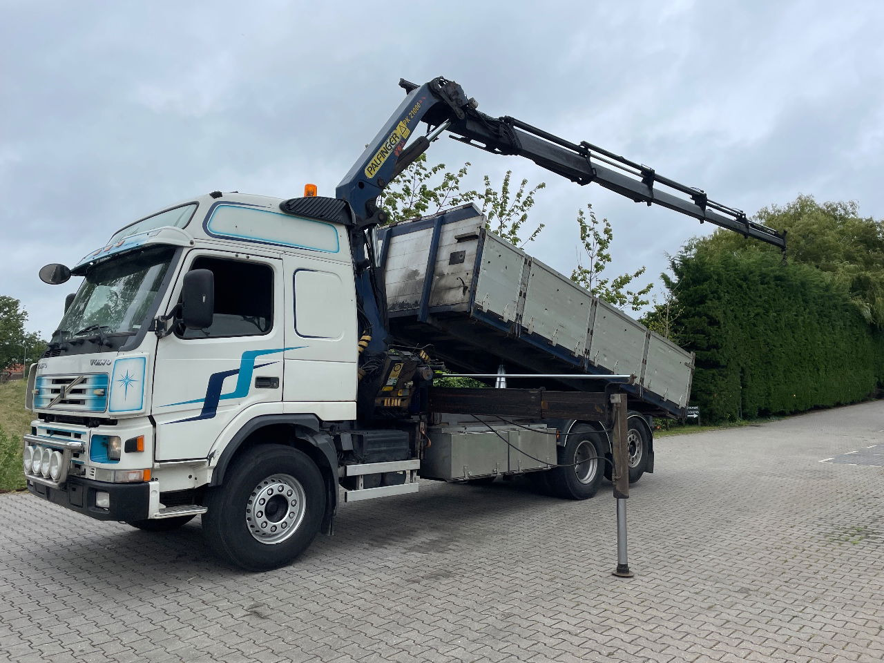 Volvo FM 7 310hp with Palfinger PK21000 with remote and tipper - Tippbil lastbil, Kranbil: bild 1 Volvo FM 7 310hp with Palfinger PK21000 with remote and tipper - Tippbil lastbil, Kranbil: bild 1