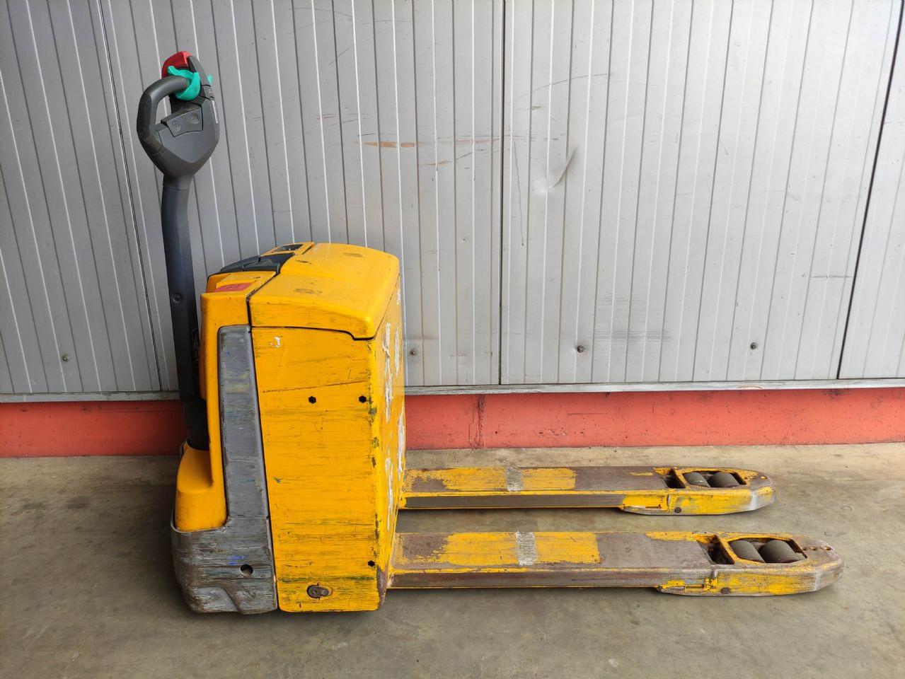 Jungheinrich EJE 116 - Låglyftar: bild 2 Jungheinrich EJE 116 - Låglyftar: bild 2