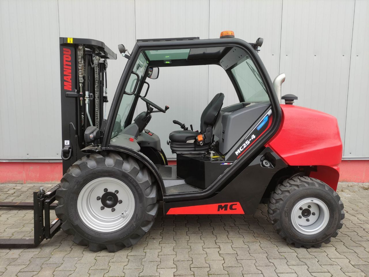 Manitou MC25-4 DK ST5 S1 (NEU) - Terrängtruck: bild 1 Manitou MC25-4 DK ST5 S1 (NEU) - Terrängtruck: bild 1