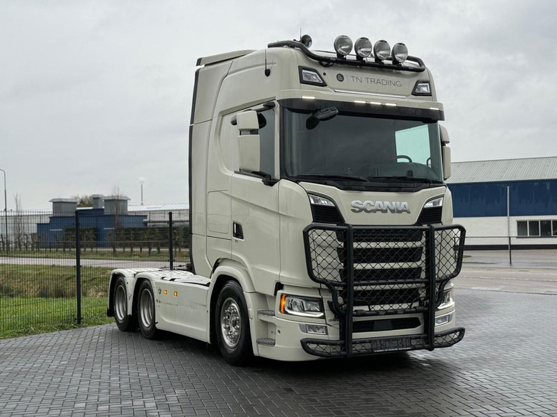 Scania S660 3.15WB, FULL AIR, RETARDER, LEATHER, KING OF THE ROAD, BULLBAR, - Dragbil: bild 1 Scania S660 3.15WB, FULL AIR, RETARDER, LEATHER, KING OF THE ROAD, BULLBAR, - Dragbil: bild 1