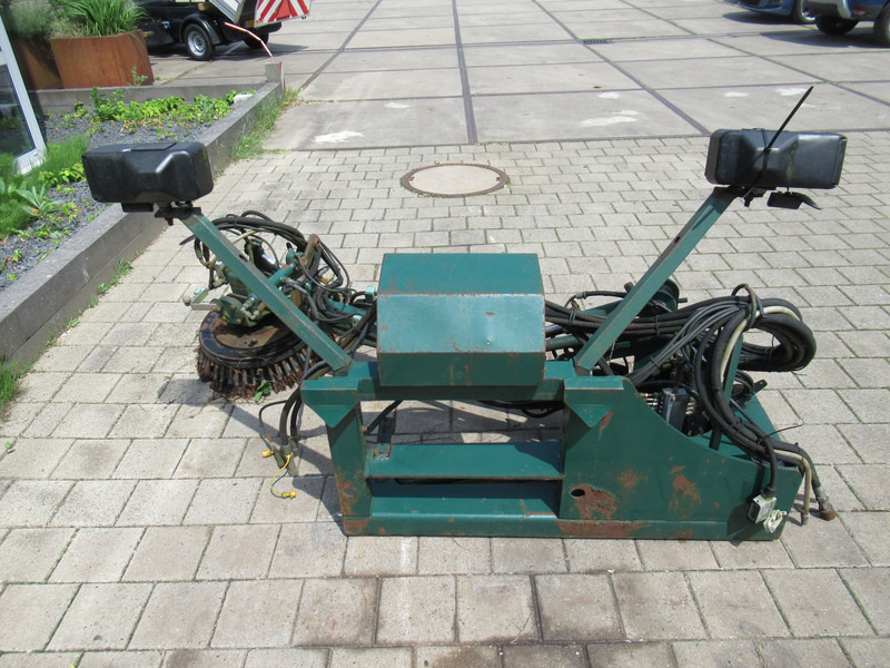 Burtec Borstelarm aanbouw - Sopaggregat för Utility/ Specialfordon: bild 2 Burtec Borstelarm aanbouw - Sopaggregat för Utility/ Specialfordon: bild 2