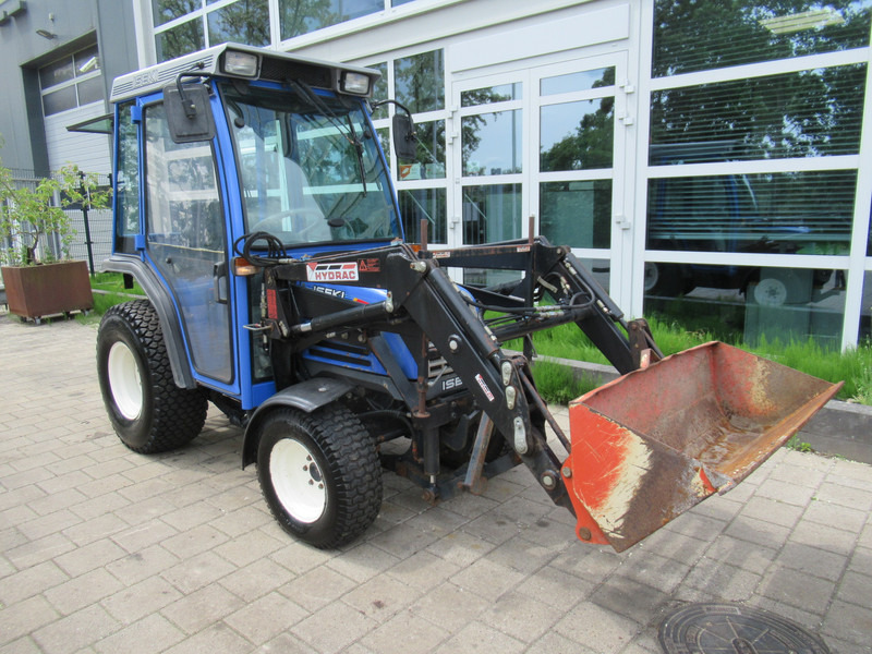 Iseki TF321H 4x4 + Cabine + Voorlader + Fronthef - Traktor: bild 2 Iseki TF321H 4x4 + Cabine + Voorlader + Fronthef - Traktor: bild 2