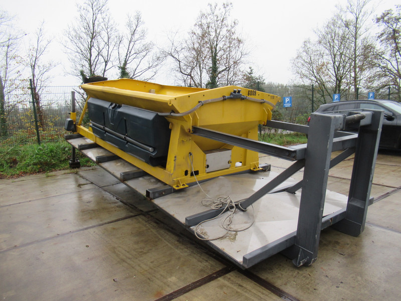 NIDO STRATOS B40-42 PALN Rotopower 4m3 + 2.200L Salzstreuer Saltspreader Zoutstrooier - Sand-/ Saltspridare: bild 4 NIDO STRATOS B40-42 PALN Rotopower 4m3 + 2.200L Salzstreuer Saltspreader Zoutstrooier - Sand-/ Saltspridare: bild 4