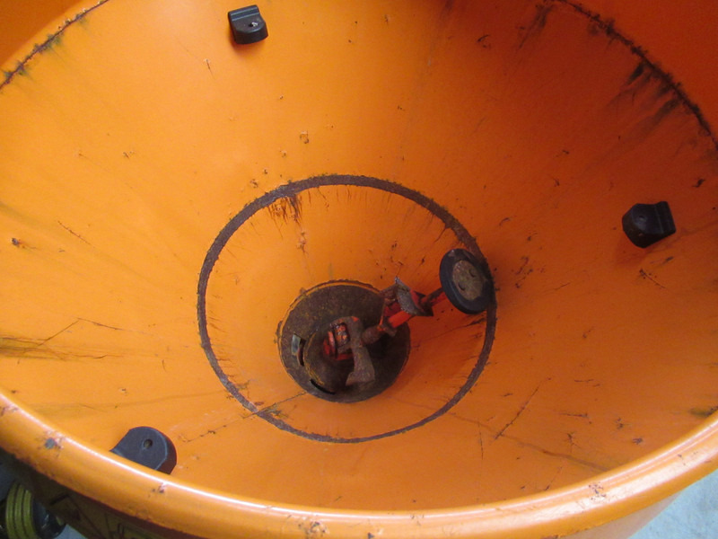 Rauch Streuer SA 250 Salzstreuer Zoutstrooier Saltspreader - Sand-/ Saltspridare för Lantbruksmaskiner: bild 4 Rauch Streuer SA 250 Salzstreuer Zoutstrooier Saltspreader - Sand-/ Saltspridare för Lantbruksmaskiner: bild 4