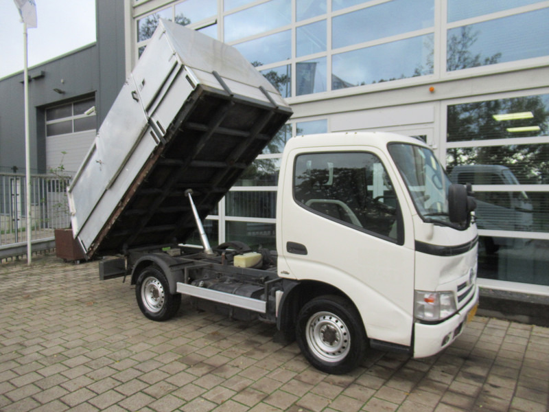 Toyota Dyna 100 3.0 D-4D 80KW Comfort Veegvuilkipper Tipper - Transportbil med tippflak: bild 2 Toyota Dyna 100 3.0 D-4D 80KW Comfort Veegvuilkipper Tipper - Transportbil med tippflak: bild 2