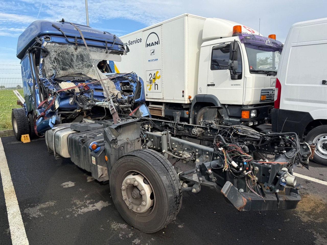Iveco Eurocargo 110EL250 Unfallchassis - Biltransportbil lastbil: bild 2 Iveco Eurocargo 110EL250 Unfallchassis - Biltransportbil lastbil: bild 2
