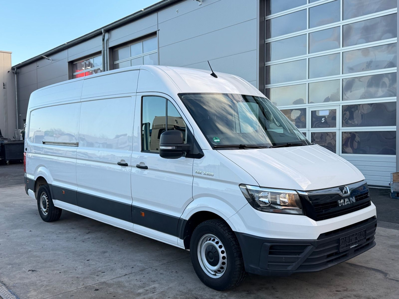 MAN TGE 3.180 L4H3 2x Tür, Turbo neu, Navi, Ahk. - Skåpbil: bild 1 MAN TGE 3.180 L4H3 2x Tür, Turbo neu, Navi, Ahk. - Skåpbil: bild 1