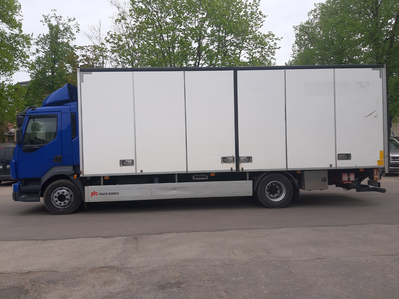 VOLVO FL - Lastbil med skåp: bild 2 VOLVO FL - Lastbil med skåp: bild 2