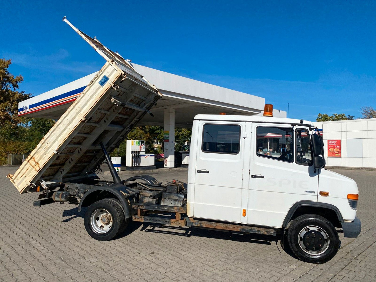 Mercedes-Benz VARIO 816D Doka 3 Seiten Kipper Meiller - Transportbil med tippflak, Dubbelhytt transportbil: bild 1 Mercedes-Benz VARIO 816D Doka 3 Seiten Kipper Meiller - Transportbil med tippflak, Dubbelhytt transportbil: bild 1