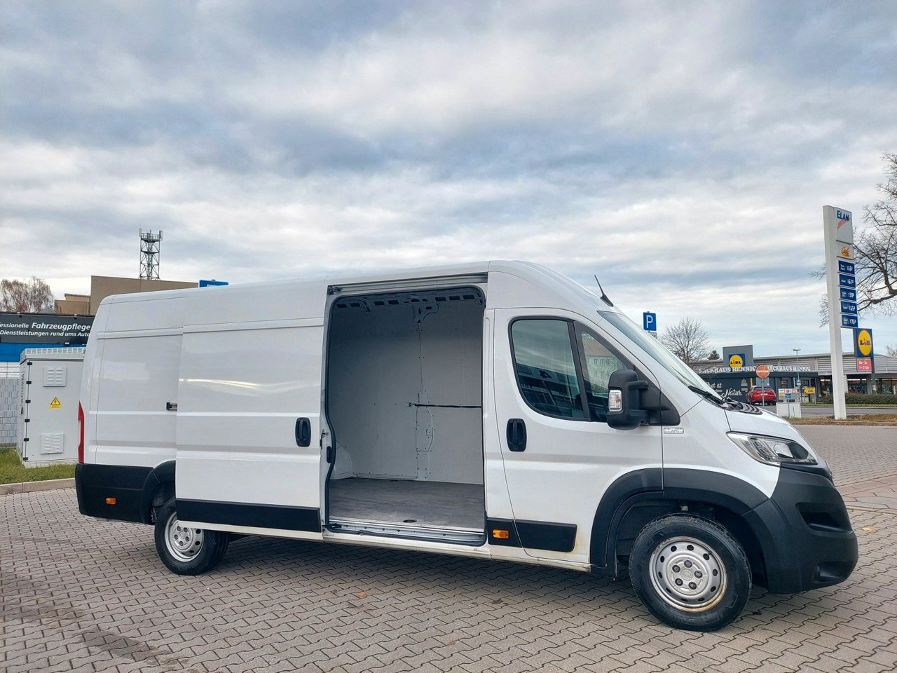 Opel Movano C Kasten L4H2 3,5t Maxi lang hoch Klima - Persontransport: bild 1 Opel Movano C Kasten L4H2 3,5t Maxi lang hoch Klima - Persontransport: bild 1
