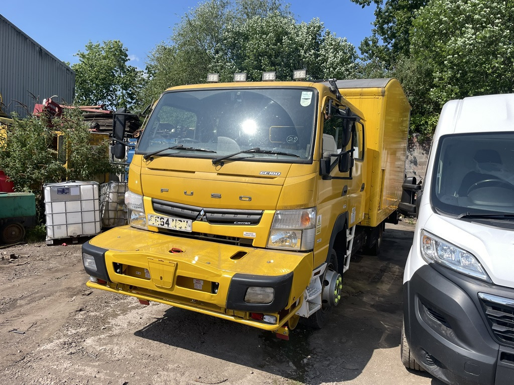 Mitsubishi Fusso - Lastbil med skåp: bild 2 Mitsubishi Fusso - Lastbil med skåp: bild 2