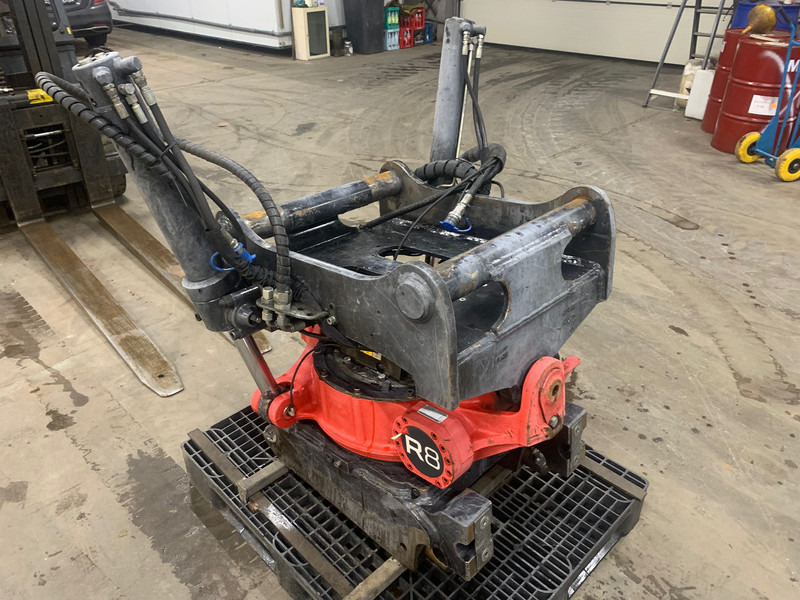 ROTOTILT R8 - Redskapsfäste: bild 3 ROTOTILT R8 - Redskapsfäste: bild 3