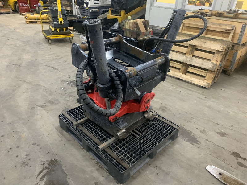 ROTOTILT R8 - Redskapsfäste: bild 1 ROTOTILT R8 - Redskapsfäste: bild 1