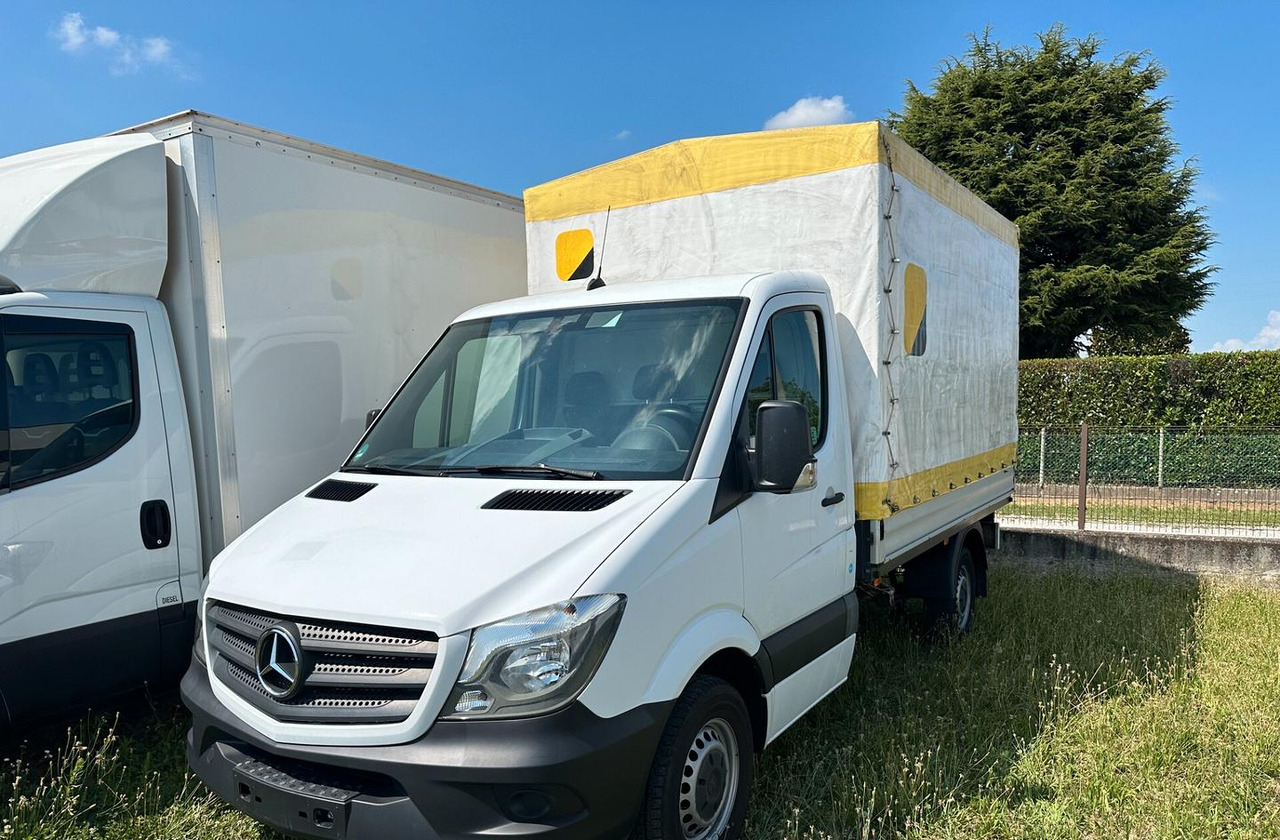 Mercedes Benz 211 centina euro 6 - Transportbil med kapell: bild 1 Mercedes Benz 211 centina euro 6 - Transportbil med kapell: bild 1