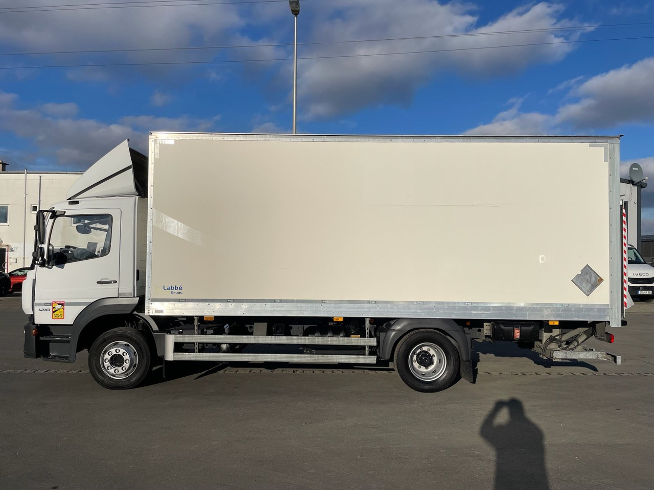 Mercedes-Benz Atego 1218 4x2 Koffer/FULL-ADR/EXIII/LBW/AC/EU6d - Lastbil med skåp: bild 4 Mercedes-Benz Atego 1218 4x2 Koffer/FULL-ADR/EXIII/LBW/AC/EU6d - Lastbil med skåp: bild 4