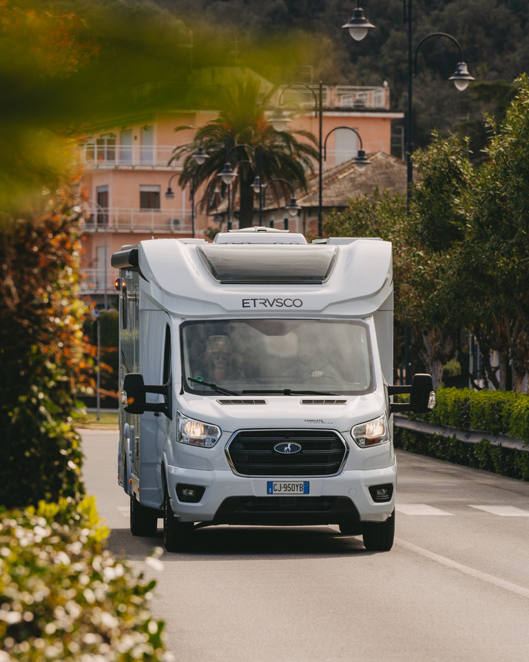 ETRUSCO Etrusco T 7.3 SF - Halvintegrerad husbil: bild 1 ETRUSCO Etrusco T 7.3 SF - Halvintegrerad husbil: bild 1