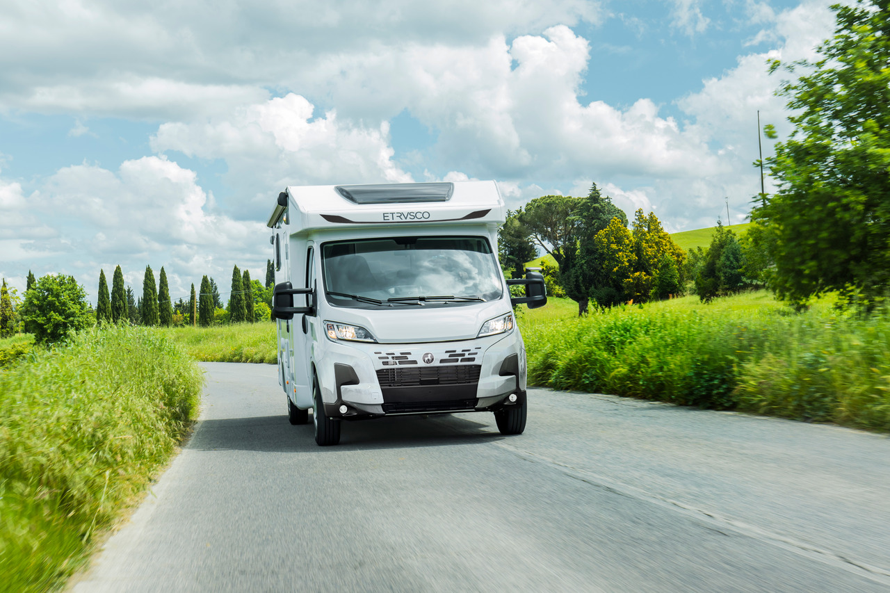 Etrusco T 7.3 QCF - Halvintegrerad husbil: bild 5 Etrusco T 7.3 QCF - Halvintegrerad husbil: bild 5