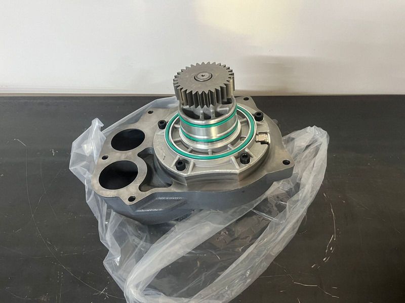 Liebherr P944 / R954 / R944 / R954 / L556-454 / L566-460 - Kylvätskepump: bild 1 Liebherr P944 / R954 / R944 / R954 / L556-454 / L566-460 - Kylvätskepump: bild 1