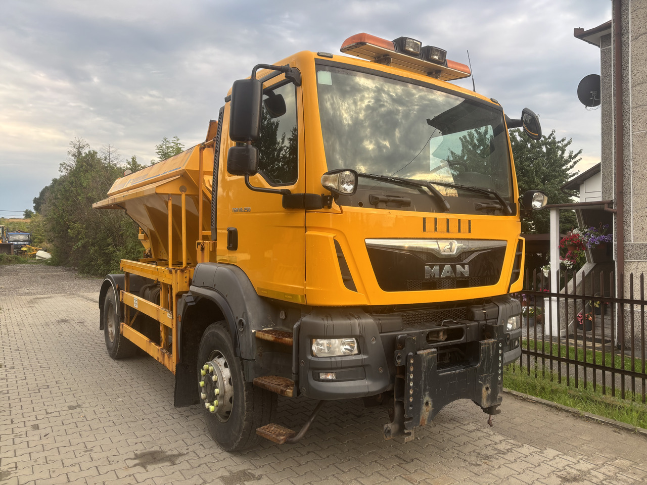 MAN TGM 18.250 4X4BB GRITTER/SPREADER/PLOUGH - Plogbil: bild 4 MAN TGM 18.250 4X4BB GRITTER/SPREADER/PLOUGH - Plogbil: bild 4