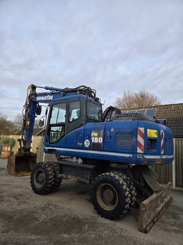 Komatsu PW 180-7EO - Grävmaskin på däck: bild 2 Komatsu PW 180-7EO - Grävmaskin på däck: bild 2
