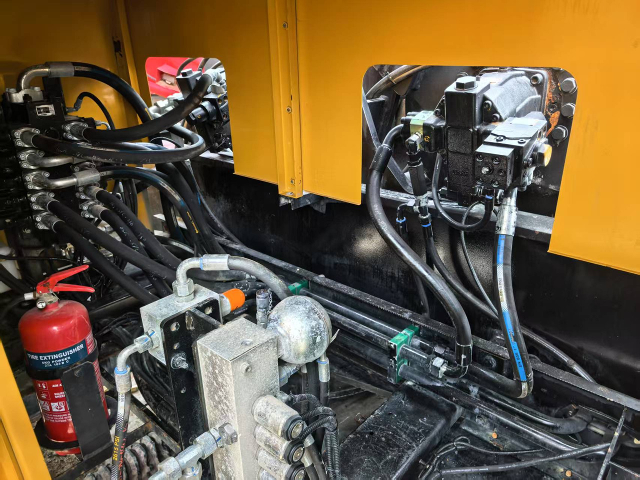 SANY SCC1000A-6 - Bandgående kran: bild 3 SANY SCC1000A-6 - Bandgående kran: bild 3