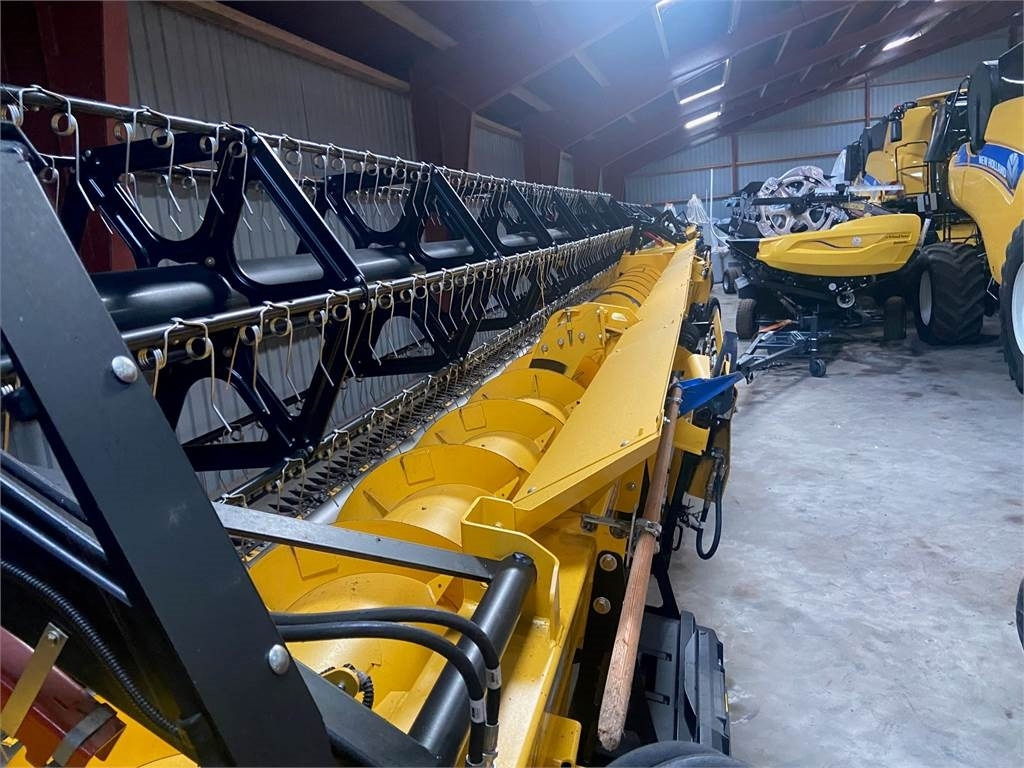 New Holland CR9.90 ST.V EU AMEA  - Skördetröska: bild 4 New Holland CR9.90 ST.V EU AMEA  - Skördetröska: bild 4