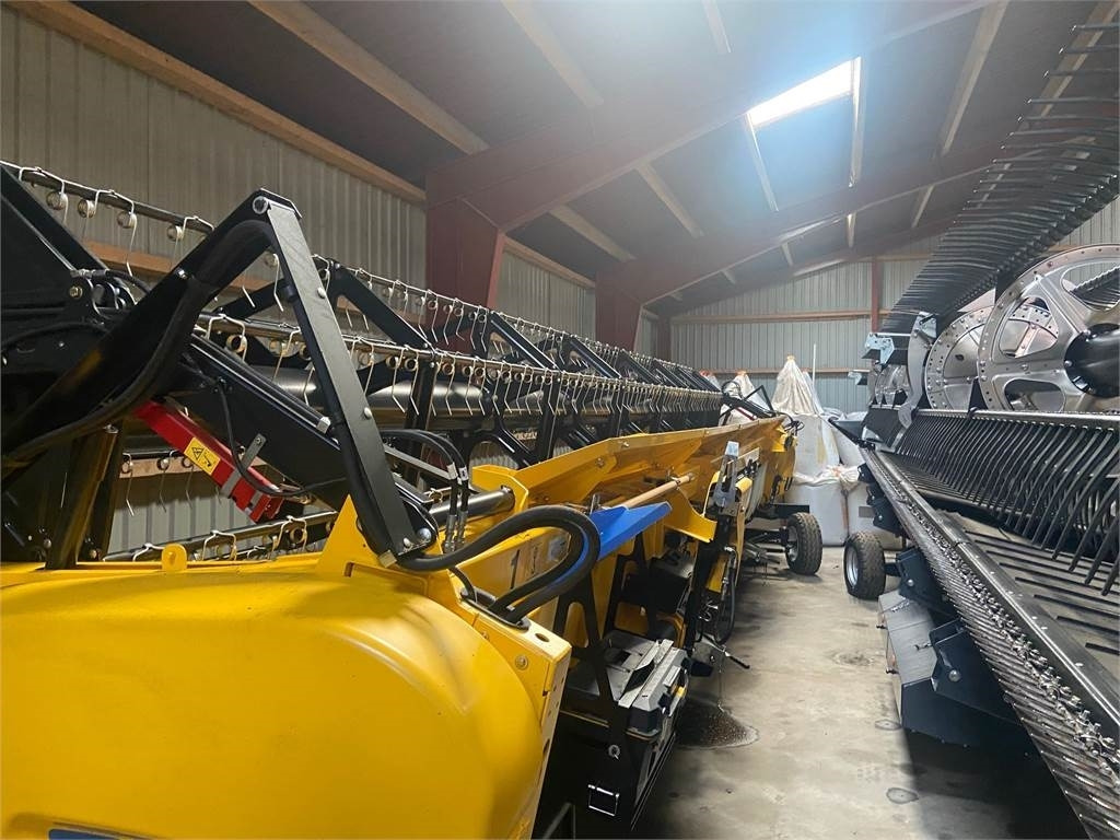 New Holland CR9.90 ST.V EU AMEA  - Skördetröska: bild 4 New Holland CR9.90 ST.V EU AMEA  - Skördetröska: bild 4