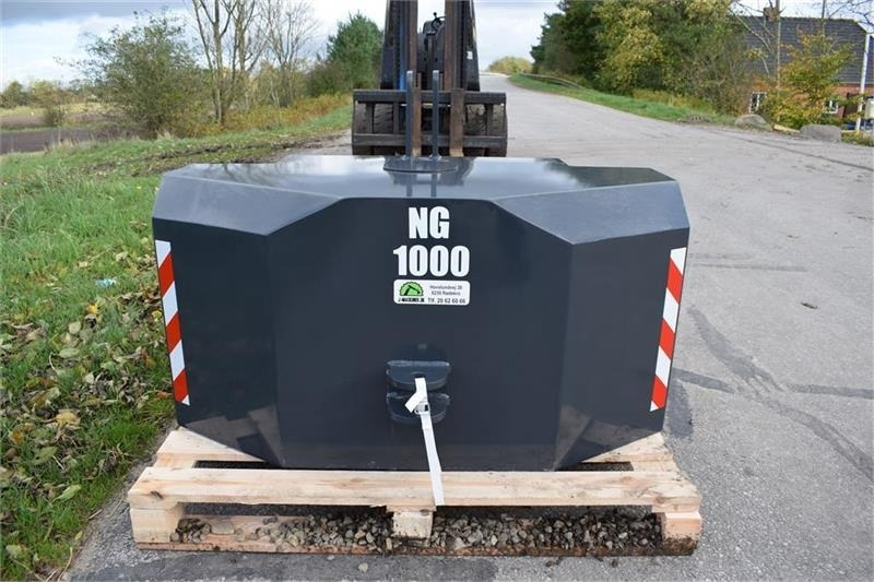 - - - 1000 kilo J-Maskiner - Motvikt för Lantbruksmaskiner: bild 1 - - - 1000 kilo J-Maskiner - Motvikt för Lantbruksmaskiner: bild 1