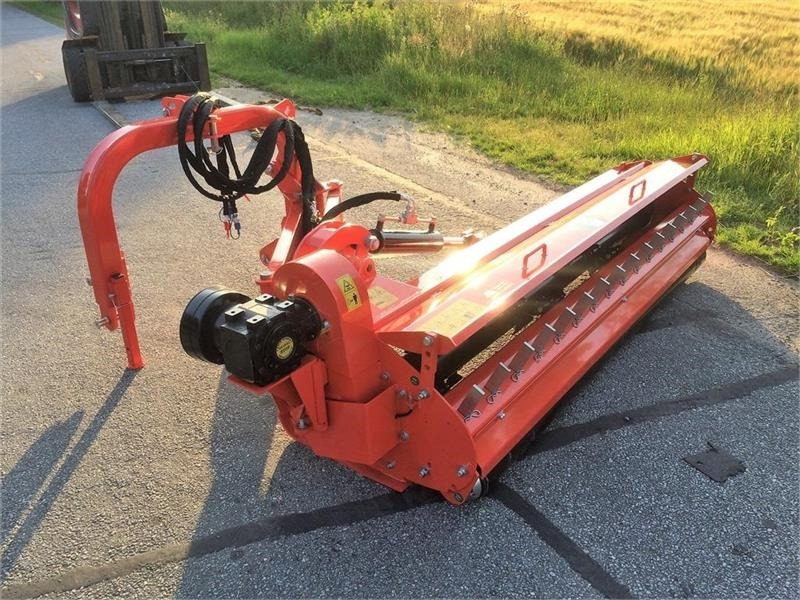 - - - Boxer 2.40 sideforskud klipper - Släntklippare: bild 4 - - - Boxer 2.40 sideforskud klipper - Släntklippare: bild 4