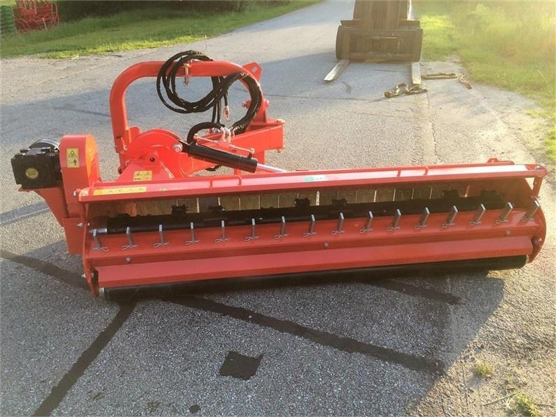 - - - Boxer 2.40 sideforskud klipper - Släntklippare: bild 3 - - - Boxer 2.40 sideforskud klipper - Släntklippare: bild 3