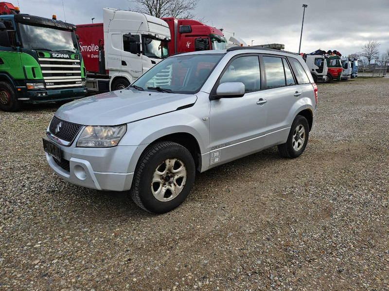 Suzuki Grand Vitara 2,0 GLX aut. Van 5d - Personbil: bild 1 Suzuki Grand Vitara 2,0 GLX aut. Van 5d - Personbil: bild 1