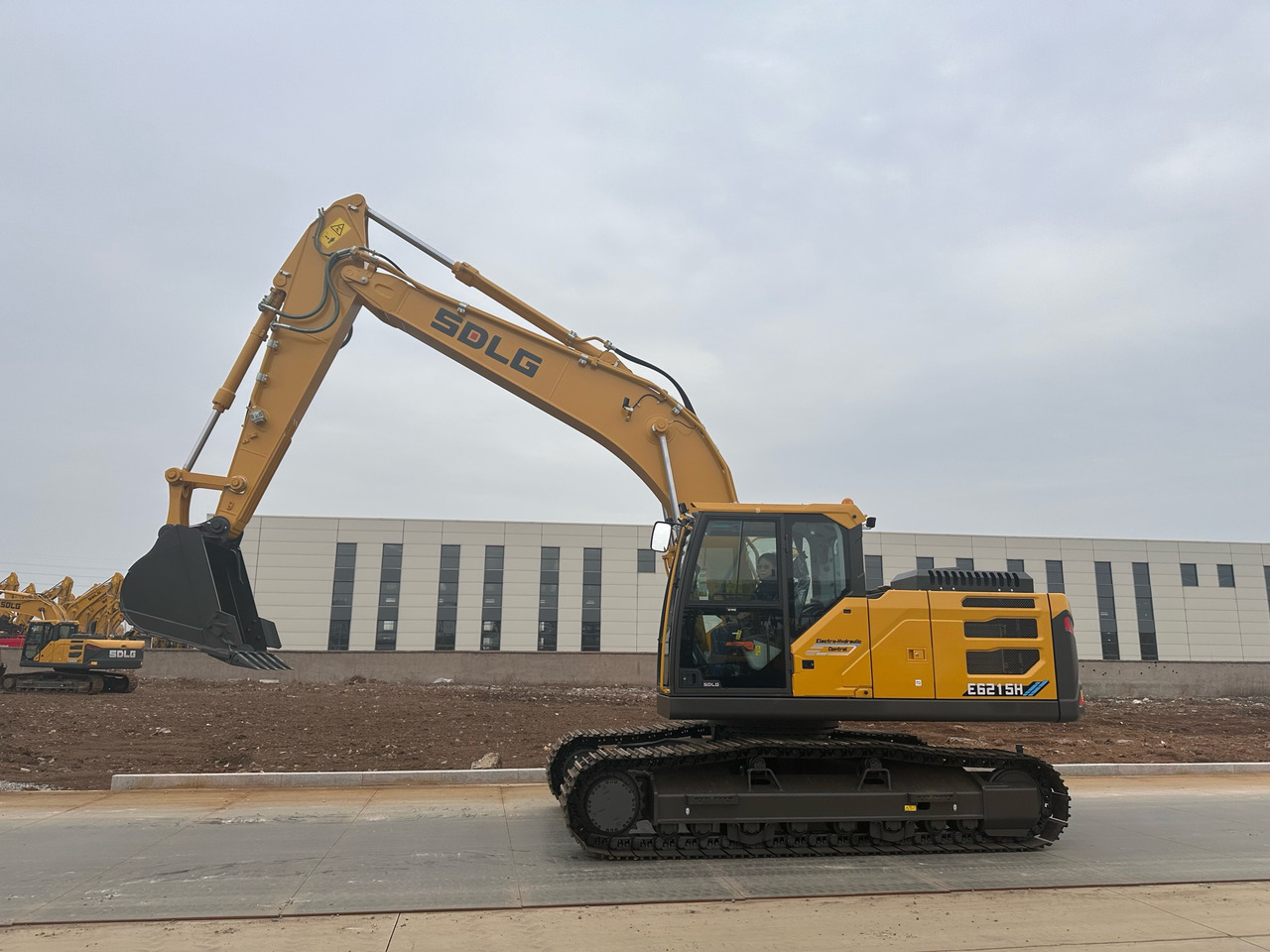 SDLG E6215H - Bandgrävare: bild 2 SDLG E6215H - Bandgrävare: bild 2