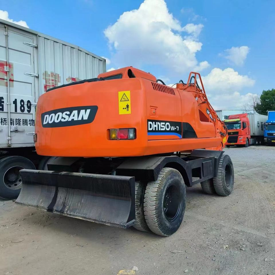 Doosan DH 150 LC-7 - Grävmaskin på däck: bild 1 Doosan DH 150 LC-7 - Grävmaskin på däck: bild 1