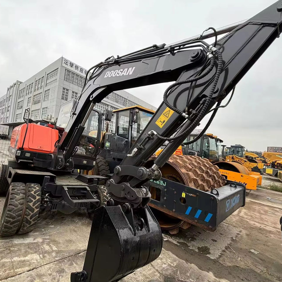 Hot Sale Used Doosan Dx75 Small 7.5t Wheel Excavator South Korea DX75 Mini Excavator for Sale Good Condition - Bandgrävare: bild 1 Hot Sale Used Doosan Dx75 Small 7.5t Wheel Excavator South Korea DX75 Mini Excavator for Sale Good Condition - Bandgrävare: bild 1