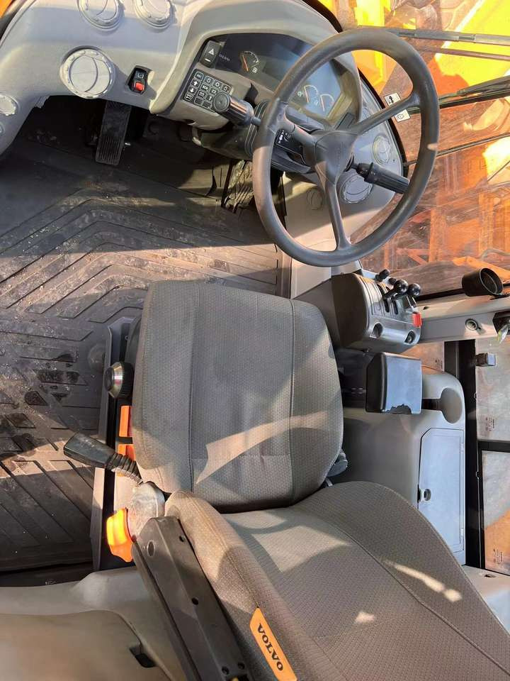 Hot Sale Used VOLVO L120GZ Loader Construction Machinery High Quality  Loader VOLVO - Hjullastare: bild 4 Hot Sale Used VOLVO L120GZ Loader Construction Machinery High Quality  Loader VOLVO - Hjullastare: bild 4