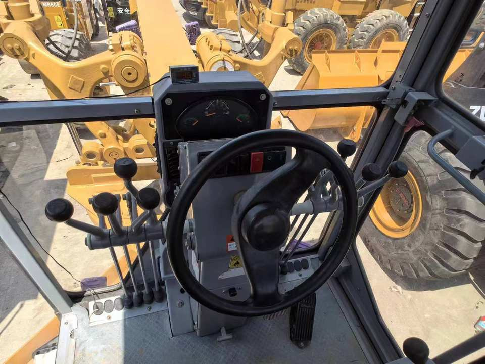 Second Hand Used Construction Machinery CAT 140K 15 Ton Grader for Sale 1000H From Shanghai Japanese Brand Good Condition - Väghyvel: bild 4 Second Hand Used Construction Machinery CAT 140K 15 Ton Grader for Sale 1000H From Shanghai Japanese Brand Good Condition - Väghyvel: bild 4