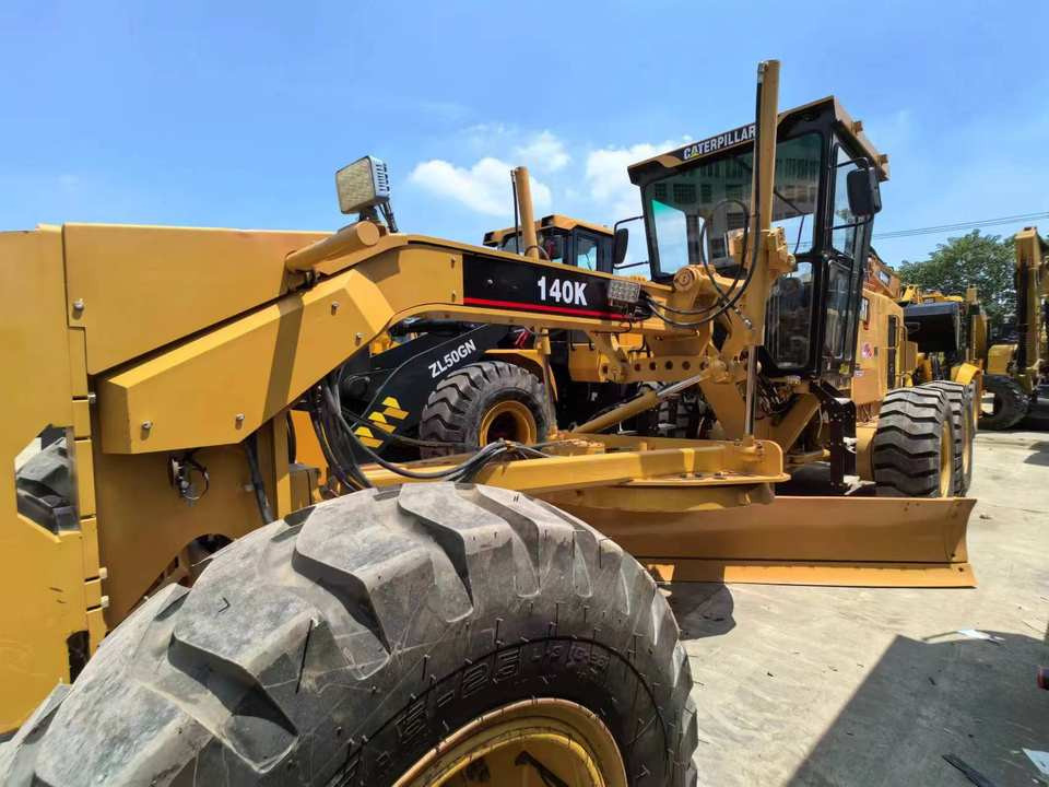 Second Hand Used Construction Machinery CAT 140K 15 Ton Grader for Sale 1000H From Shanghai Japanese Brand Good Condition - Väghyvel: bild 2 Second Hand Used Construction Machinery CAT 140K 15 Ton Grader for Sale 1000H From Shanghai Japanese Brand Good Condition - Väghyvel: bild 2