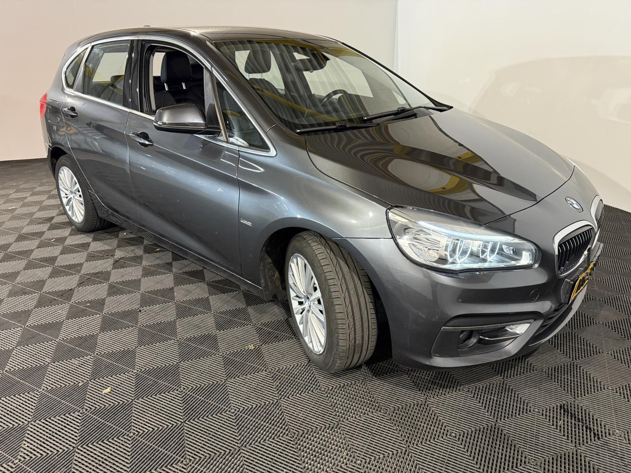 BMW | 2-serie Active Tourer | 218d Corporate Lease Luxury | 2015 | 223.959 km | HG351B | Logisch - Personbil: bild 3 BMW | 2-serie Active Tourer | 218d Corporate Lease Luxury | 2015 | 223.959 km | HG351B | Logisch - Personbil: bild 3