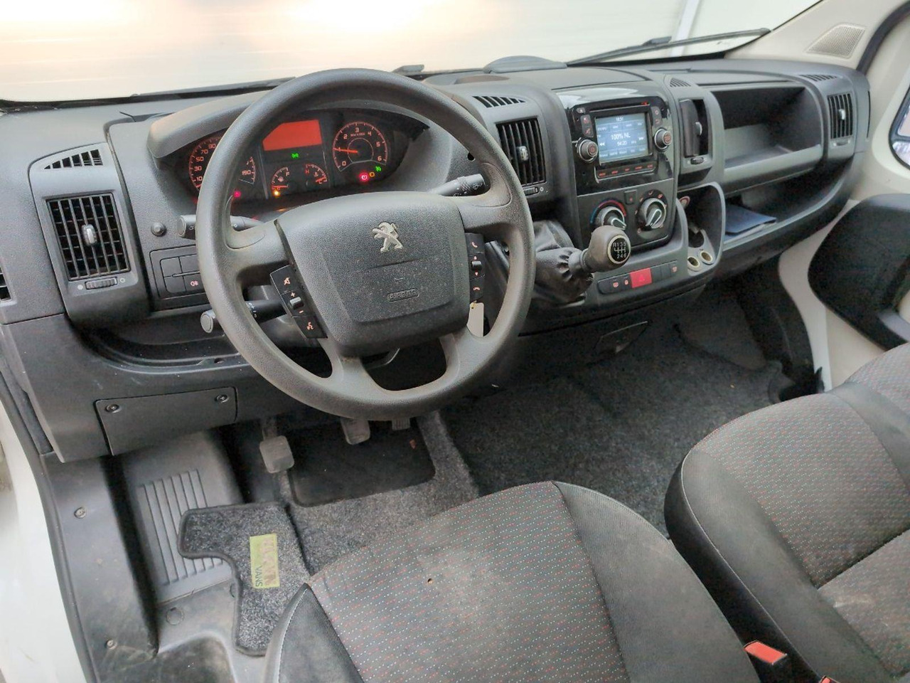 Peugeot Boxer 330 2.2 HDI L1H1 XR | 2014 | 218.267 km | V343TL | NAP: Geen oordeel - Skåpbil: bild 5 Peugeot Boxer 330 2.2 HDI L1H1 XR | 2014 | 218.267 km | V343TL | NAP: Geen oordeel - Skåpbil: bild 5