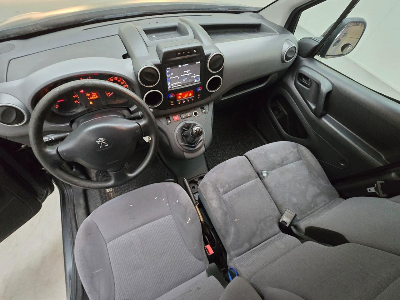Peugeot Partner 122 1.6 HDi 90 L2 Première | 2015 | 169.353 km | VP228Z | NAP: Logisch - Små skåpbil: bild 5 Peugeot Partner 122 1.6 HDi 90 L2 Première | 2015 | 169.353 km | VP228Z | NAP: Logisch - Små skåpbil: bild 5