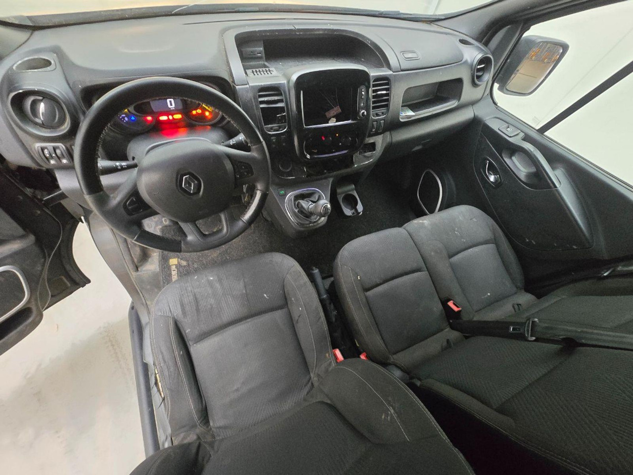 Renault Trafic 1.6 dCi T29 L2H2 Comfort Energy | 2015 | 305.750 km | VR261T | NAP: Logisch - Skåpbil: bild 5 Renault Trafic 1.6 dCi T29 L2H2 Comfort Energy | 2015 | 305.750 km | VR261T | NAP: Logisch - Skåpbil: bild 5